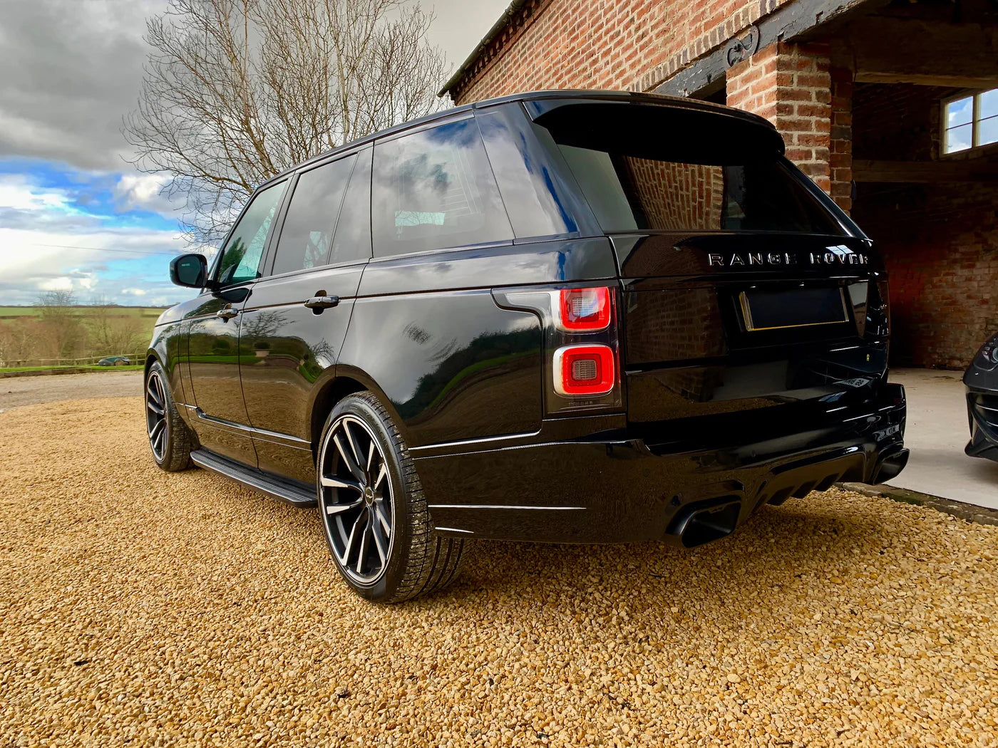 Range Rover Avr Gloss Black Side Steps – AVR