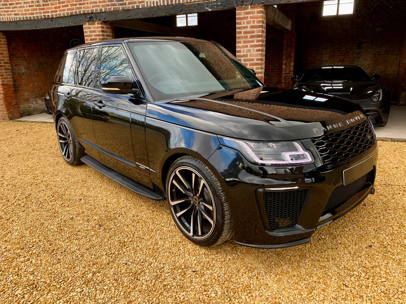 Range Rover Avr Gloss Black Side Steps – AVR